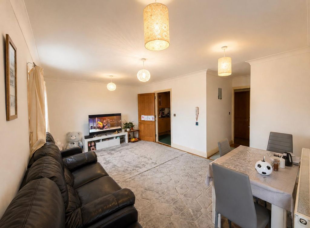 2 bed flat for saleLower Street, Kettering NN16 photo 4