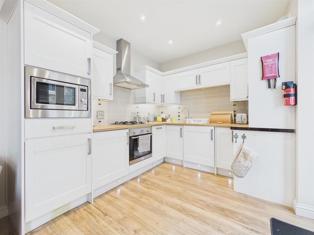 1 bed flat for saleSommers Crescent, Ilfracombe EX34 photo 5