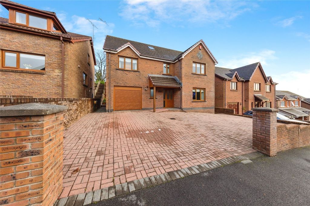 6 bed detached house for saleCae Ffynnon, Kidwelly, Carmarthenshire SA17