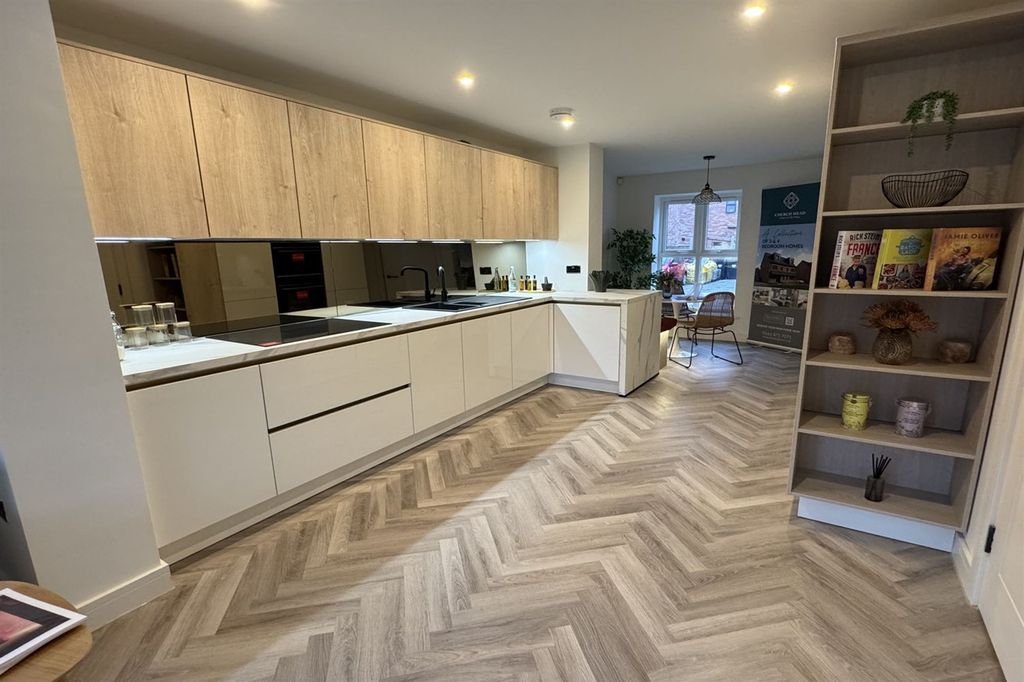 Additional image 3 of 4 bed property for saleChurch Mead, Greater Manchester SK14