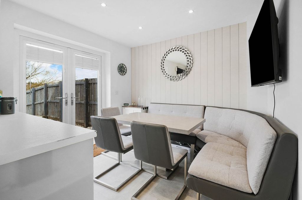 Additional image 9 of 3 bed villa for saleJoan Kelly Place, Irvine KA11