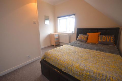 School Terrace, Reading RG1, Room to rent