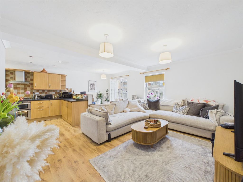 2 bed flat for saleWilder Road, Ilfracombe EX34 photo 2