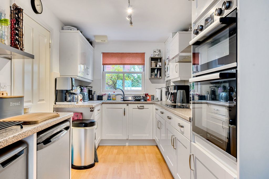 2 bed end terrace house for saleKingsbridge, Devon TQ7 photo 3