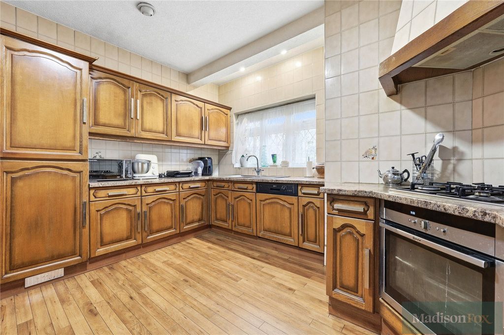 Additional image 10 of 4 bed detached house for saleTomswood Road, Chigwell, Essex IG7
