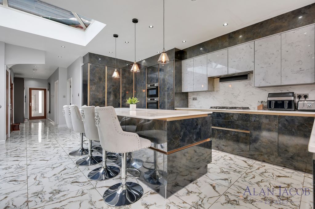 Additional image 27 of 5 bed bungalow for saleJerningham Avenue, Clayhall IG5