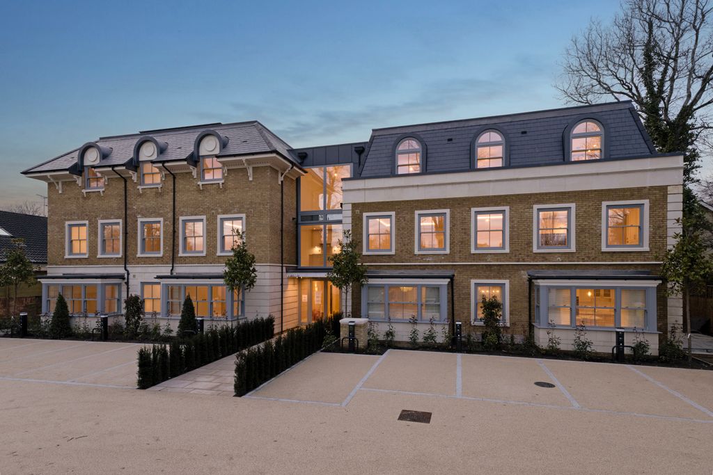Additional image 2 of 3 bed flat for saleShalford Lodge, Kingston Hill, Kingston Upon Thames KT2