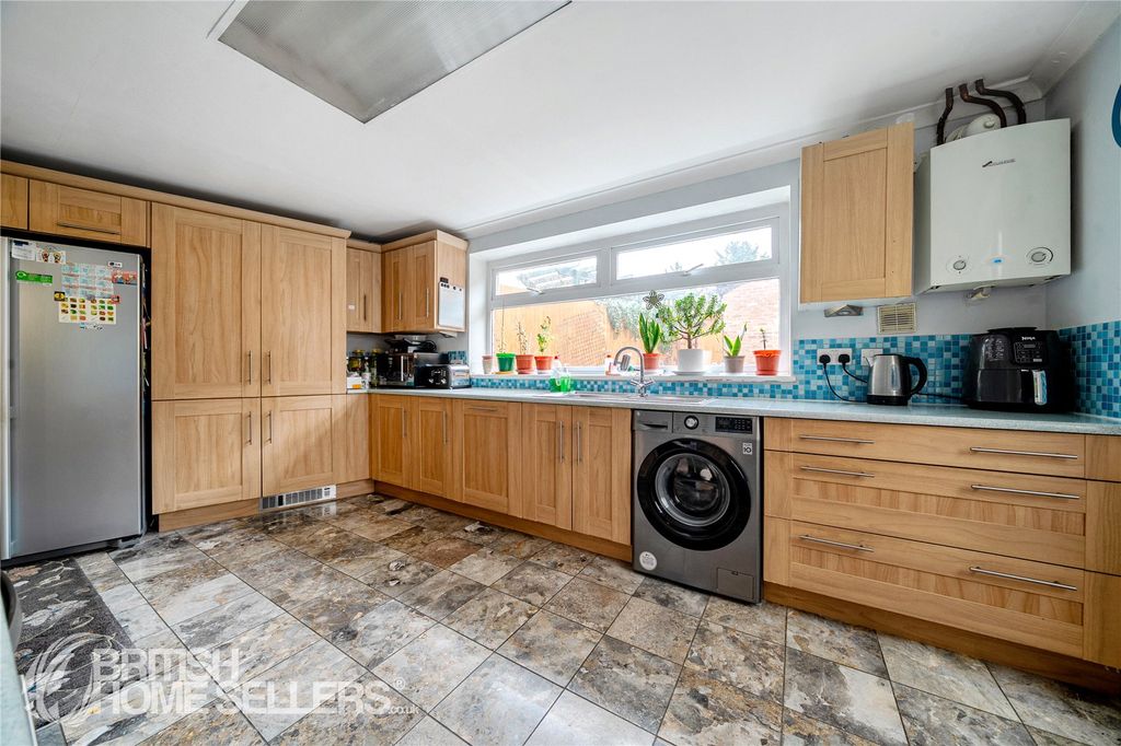 Additional image 10 of 5 bed terraced house for saleElm Grove, Kidlington, Oxfordshire OX5