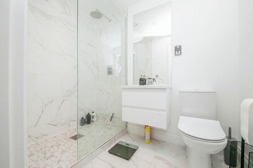 Additional image 10 of 2 bed flat for saleKey Street, Ipswich, Suffolk IP4