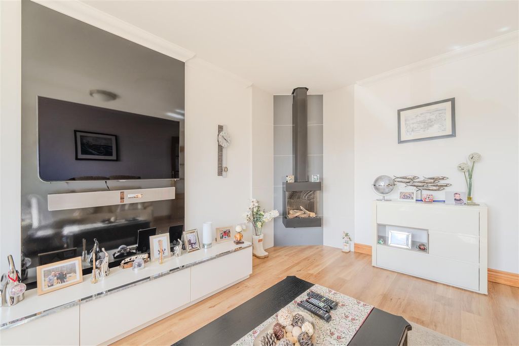 Additional image 9 of 3 bed bungalow for sale16 Riverside View, Kelso TD5