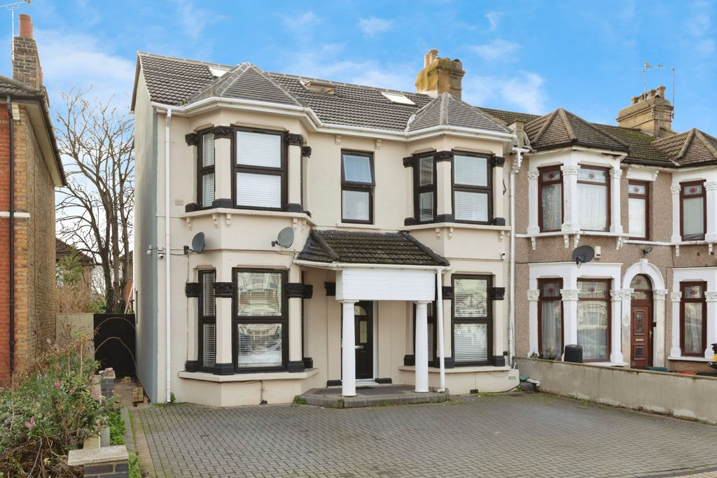 Additional image 20 of 7 bed semi-detached house for saleGrosvenor Road, Ilford IG1