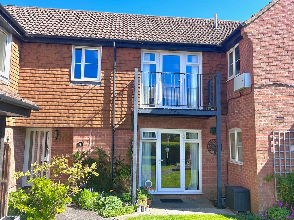 Studio for saleWiltshire Close, Hungerford RG17