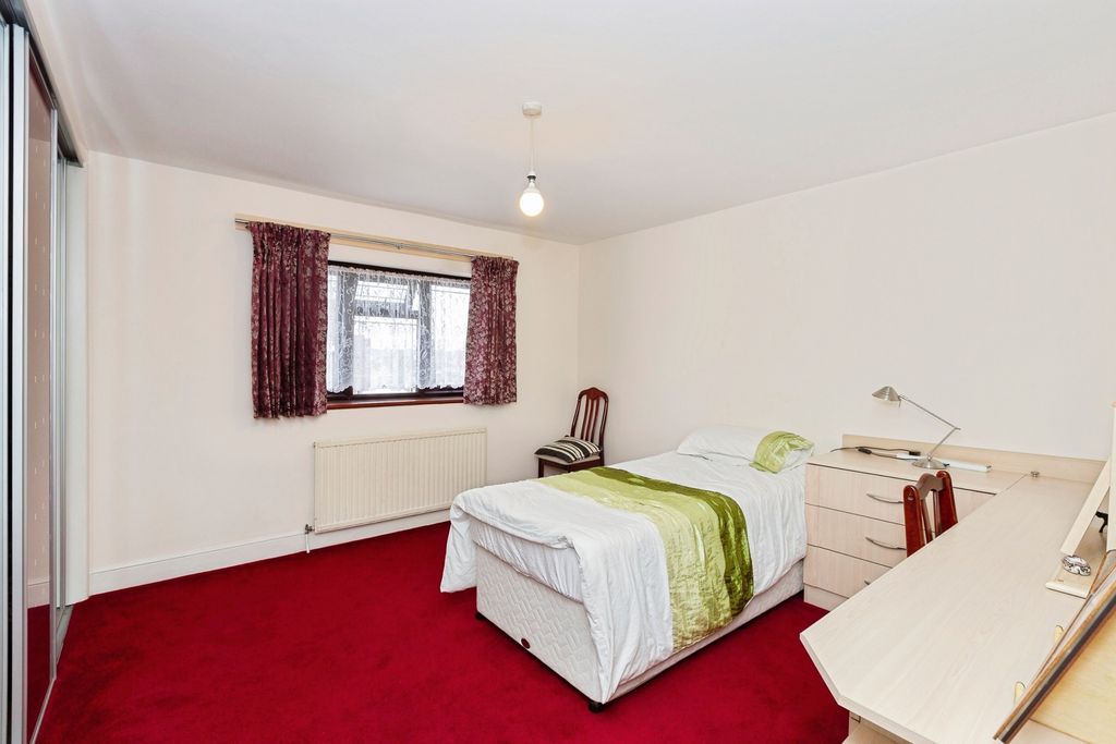 Additional image 21 of 5 bed end terrace house for saleTomswood Hill, Ilford IG6