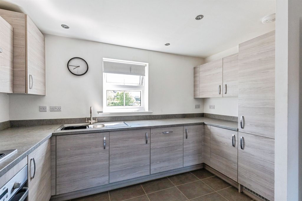 2 bed flat for saleNina Carroll Way, Kettering NN15 photo 5