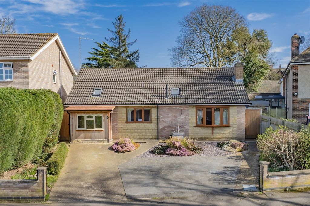 3 bed detached bungalow for saleNN15, The Crescent, Kettering
