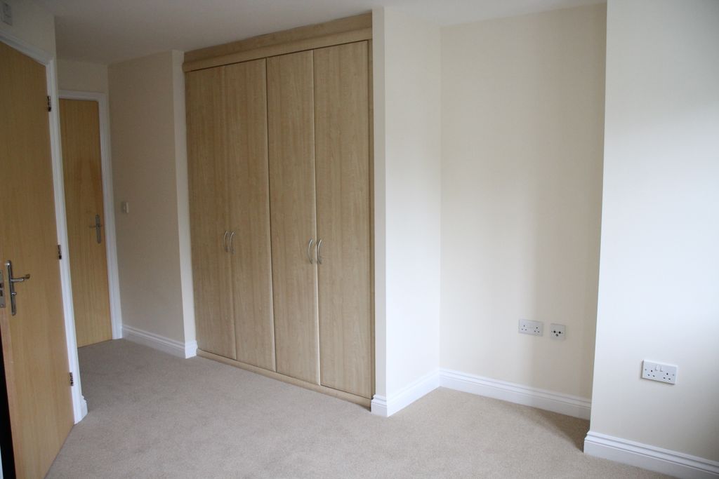 Additional image 7 of 2 bed flat for saleMeadowview, Hungerford RG17