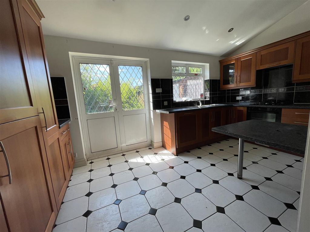 Additional image 11 of 3 bed semi-detached house for saleGresham Road, Hounslow TW3