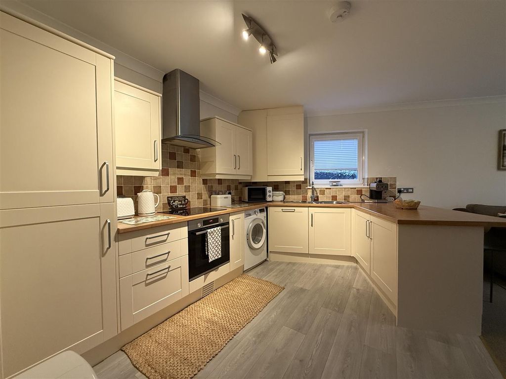 Additional image 3 of 2 bed flat for saleWalnut Close, Hyde SK14