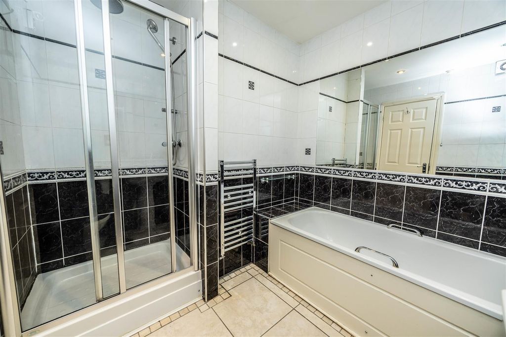 Additional image 13 of 2 bed flat for salePark Drive, Huddersfield HD1