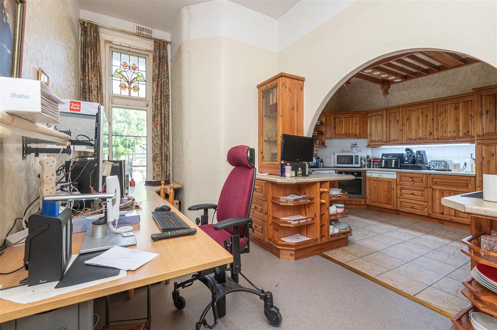 Additional image 12 of 6 bed semi-detached house for salePark Drive, Huddersfield HD1