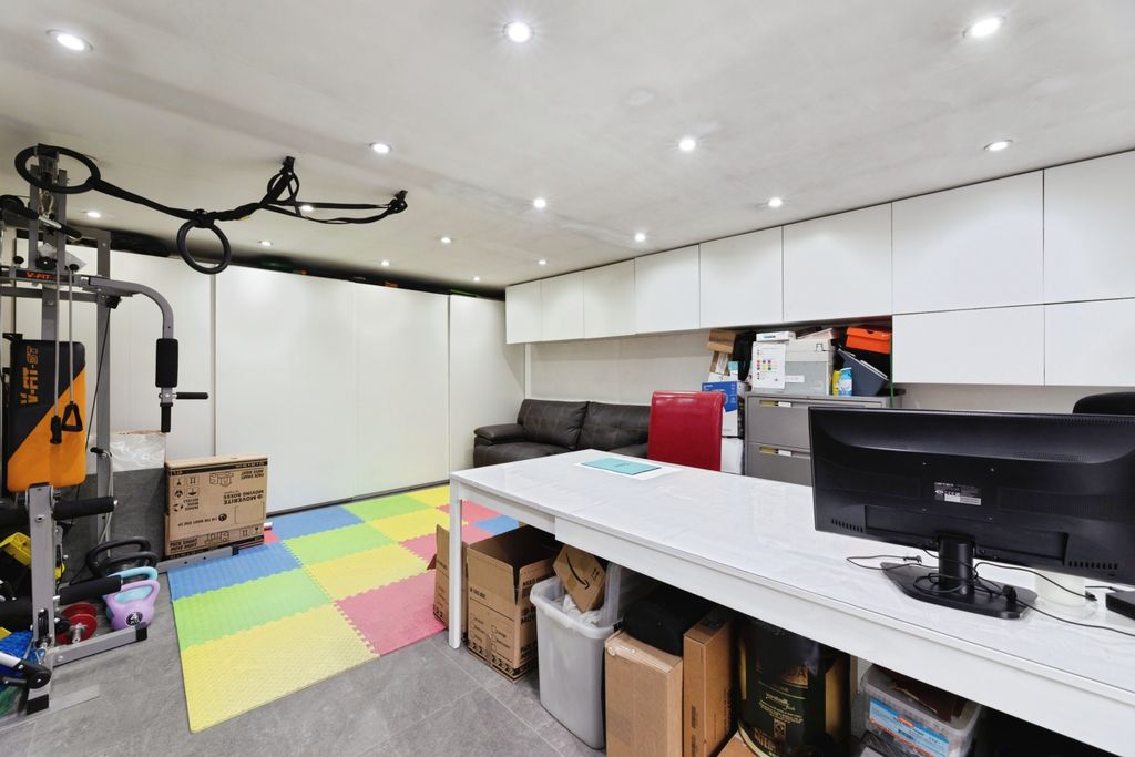 Additional image 13 of 2 bed flat for saleWellesley Road, Ilford IG1