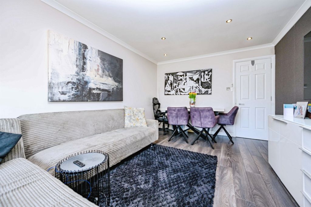 Additional image 16 of 2 bed flat for saleLake View, Railway Terrace, Kings Langley WD4