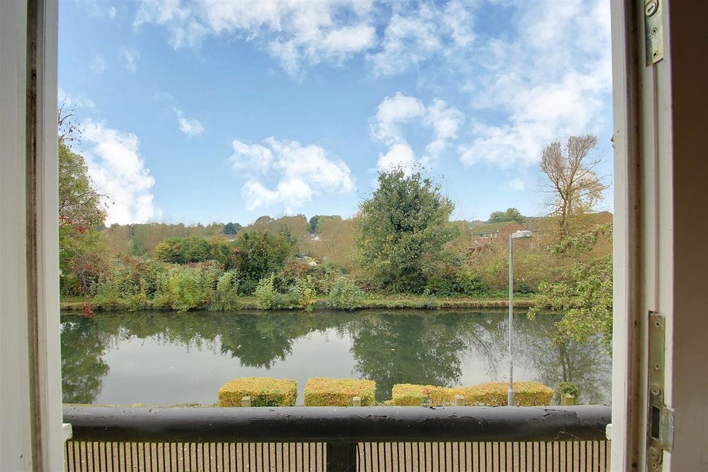 Additional image 11 of 2 bed flat for saleOvaltine Court, Kings Langley WD4