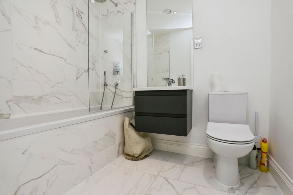 Additional image 13 of 2 bed flat for saleKey Street, Ipswich IP4