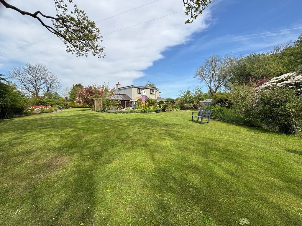 4 bed farm for saleKilgetty SA68 photo 2