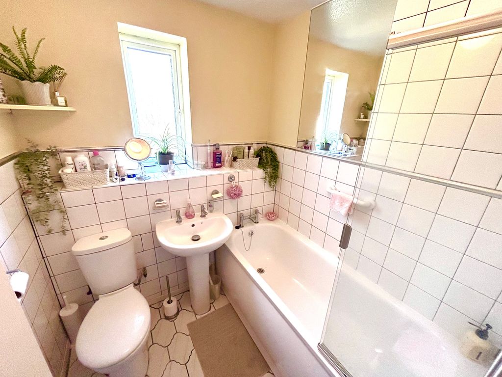 Additional image 5 of Studio for saleWiltshire Close, Hungerford RG17