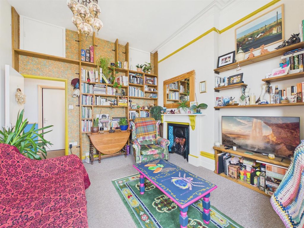 2 bed flat for saleCoronation Terrace, Ilfracombe EX34 photo 2
