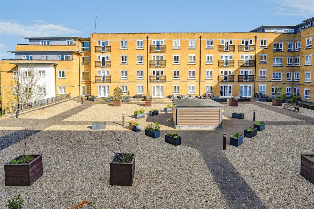 Additional image 4 of 2 bed flat for saleOvaltine Drive, Kings Langley WD4