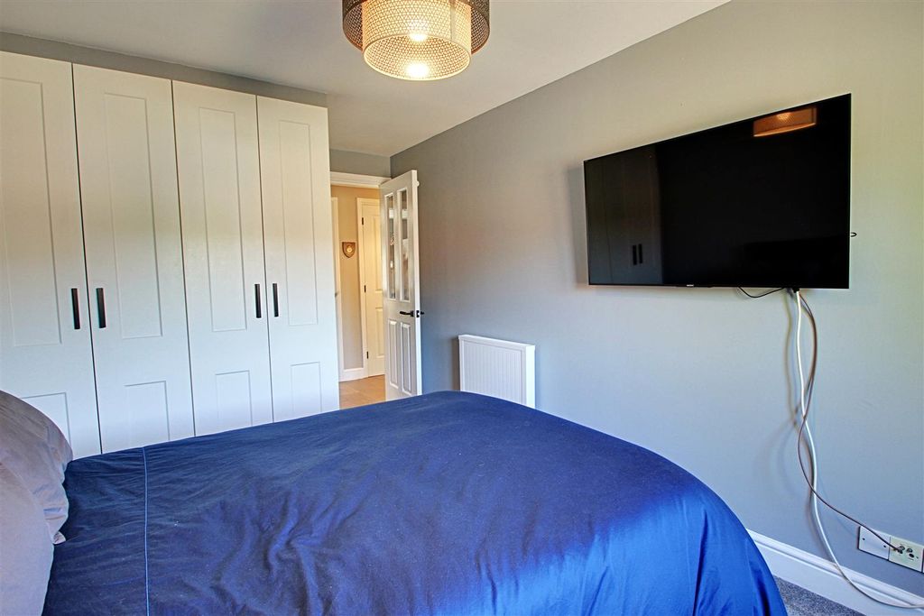Additional image 9 of 2 bed flat for saleLakeview, Railway Terrace, Kings Langley WD4