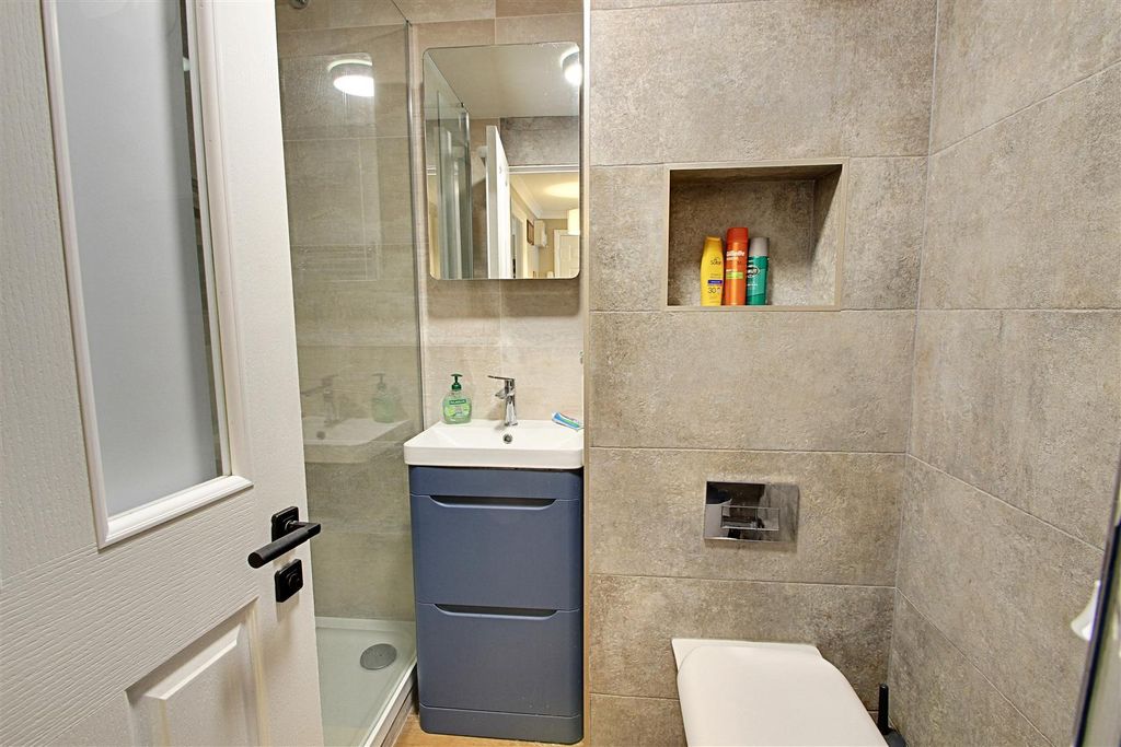 Additional image 12 of 2 bed flat for saleLakeview, Railway Terrace, Kings Langley WD4
