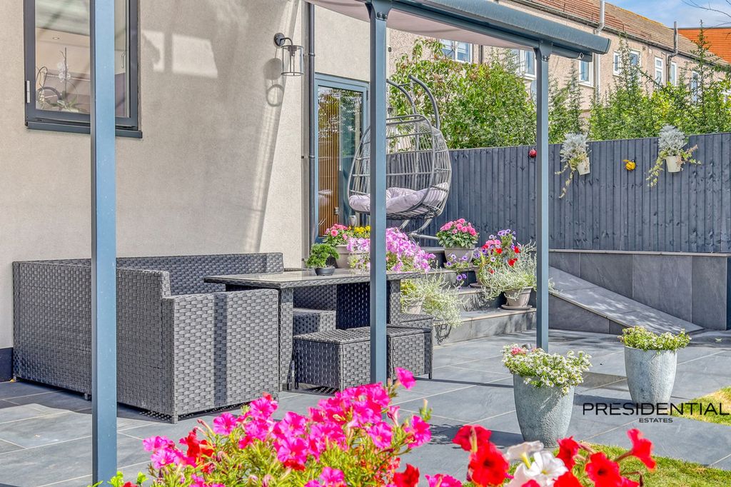 Additional image 44 of 5 bed property for saleKenwood Gardens, Gants Hill IG2