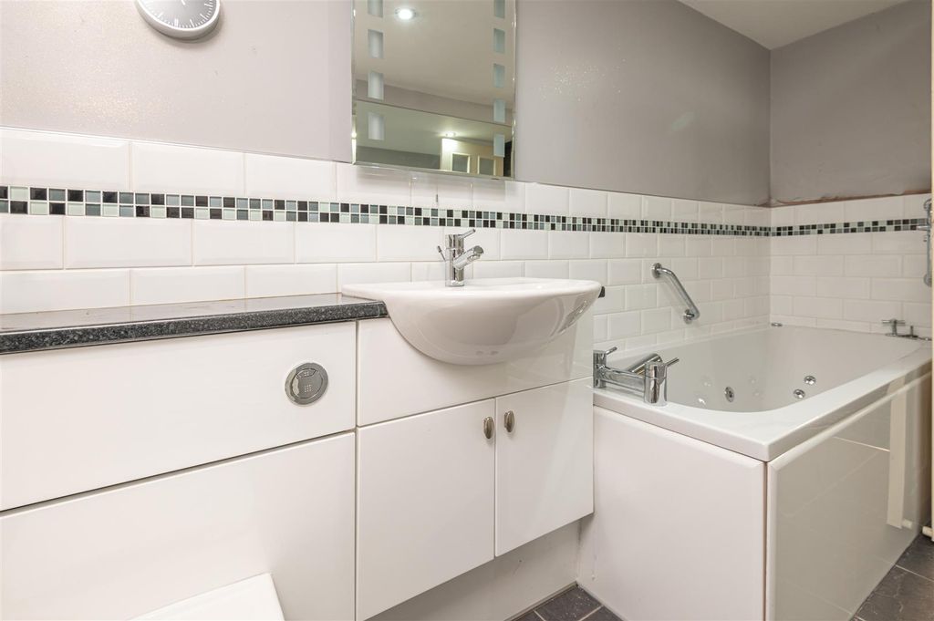 Additional image 47 of 6 bed semi-detached house for salePark Drive, Huddersfield HD1