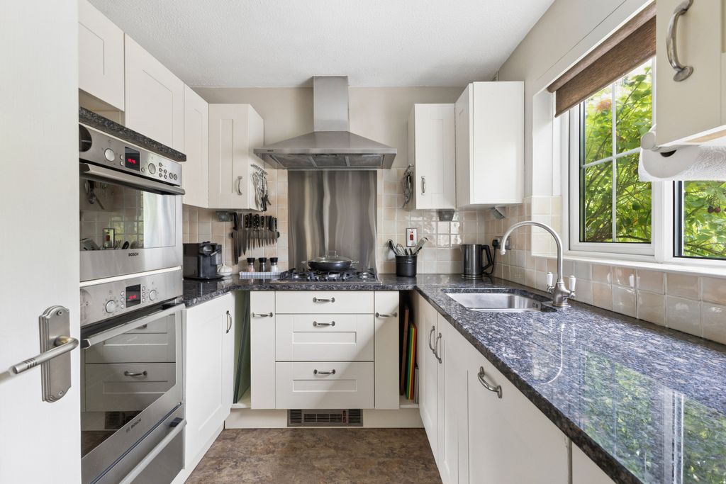 Additional image 2 of 3 bed semi-detached house for saleOakes Court, Hungerford RG17