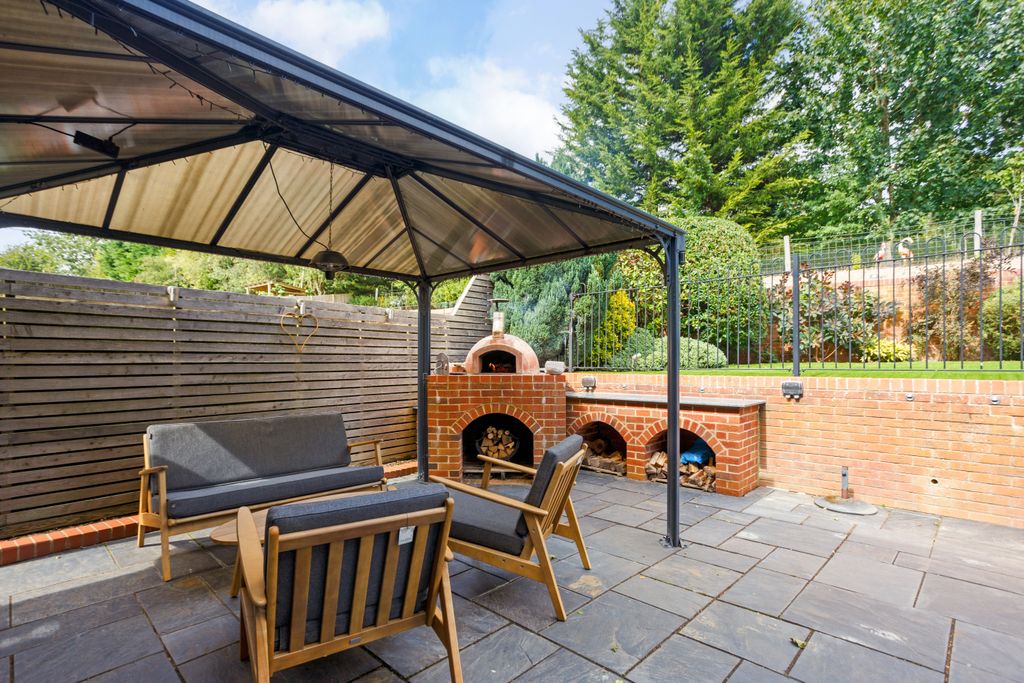 Additional image 8 of 5 bed detached house for saleCottrell Close, Hungerford RG17