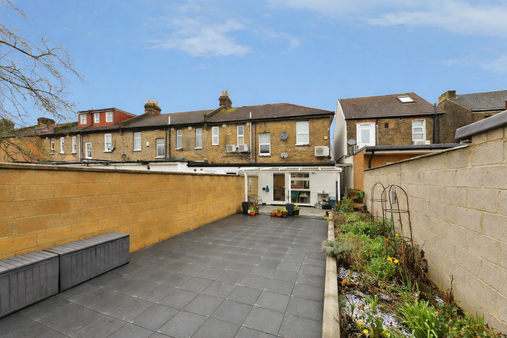 Additional image 12 of 2 bed flat for saleWellesley Road, Ilford IG1