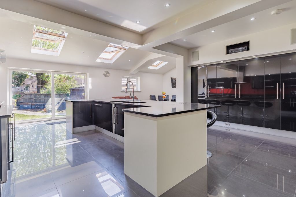 4 bed semi-detached house for saleStainforth Road, Newbury Park IG2 photo 2