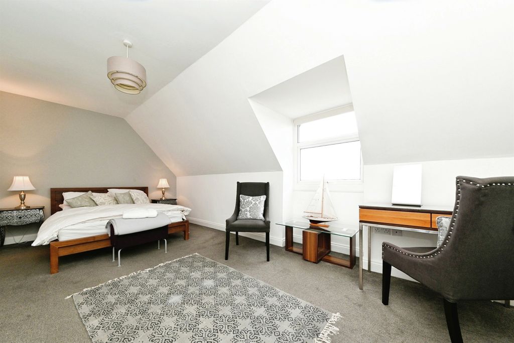 2 bed flat for saleCliff Parade, Hunstanton PE36 photo 2