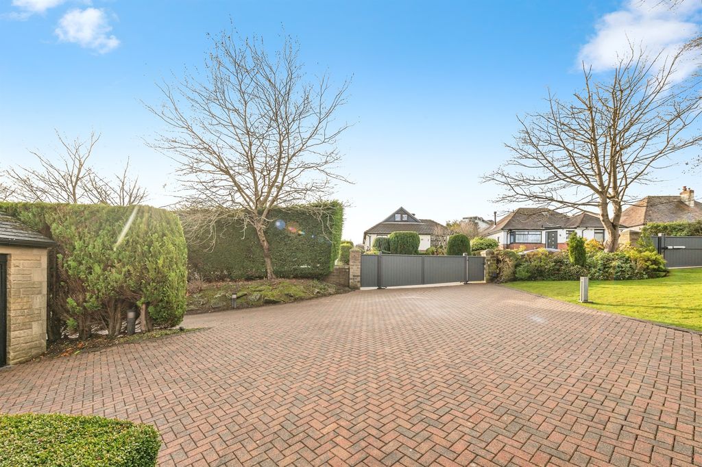 4 bed detached house for saleDingley Road, Huddersfield HD3 photo 5