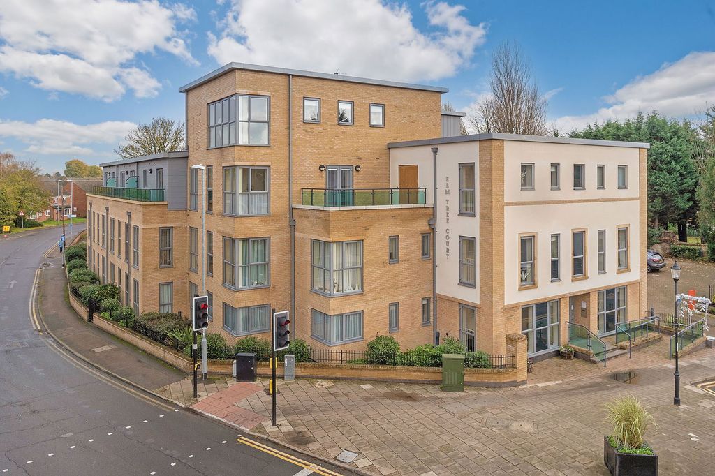 1 bed flat for saleElm Tree Court, Huntingdon, Sat Nav PE29