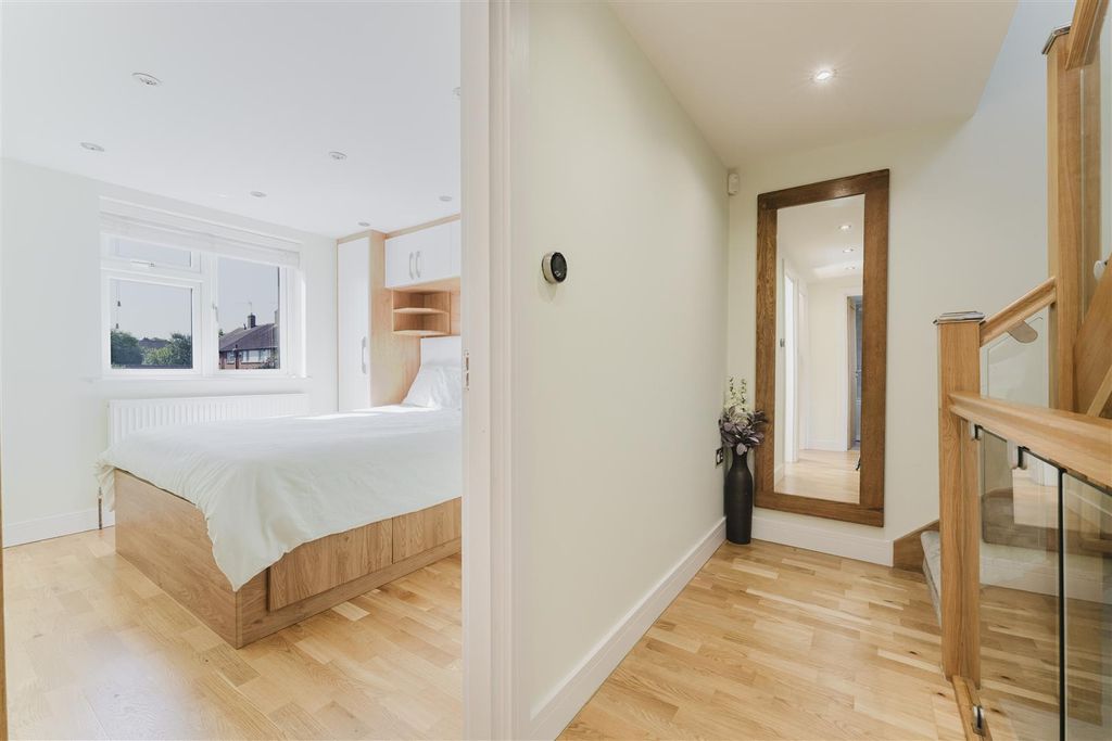 Additional image 7 of 5 bed semi-detached house for saleSt. Margarets Close, Iver SL0