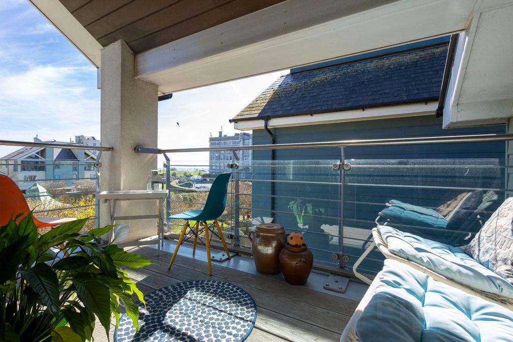 Additional image 3 of 3 bed semi-detached house for saleMoncrieff Gardens, Hythe CT21