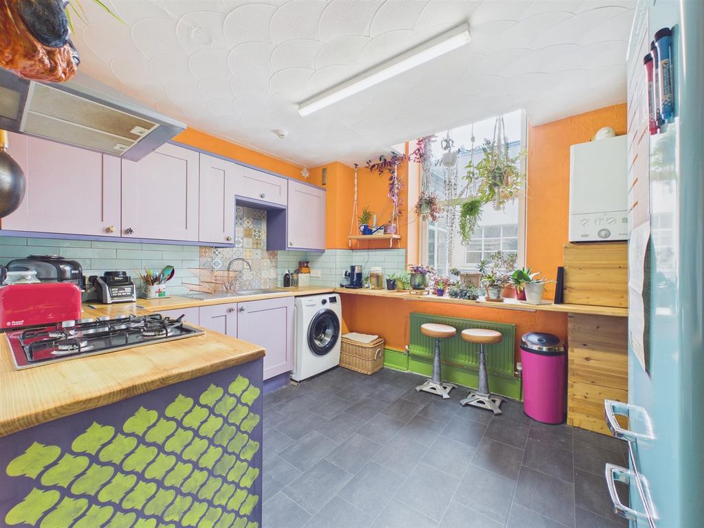 2 bed flat for saleCoronation Terrace, Ilfracombe EX34 photo 5