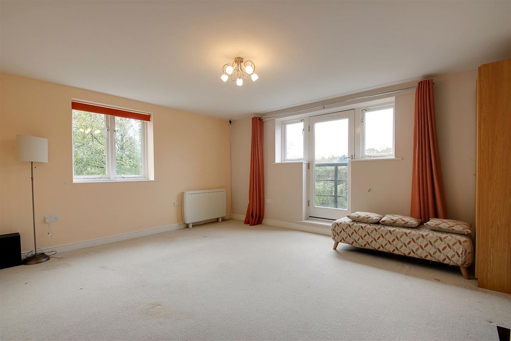 Additional image 4 of 2 bed flat for saleOvaltine Court, Kings Langley WD4