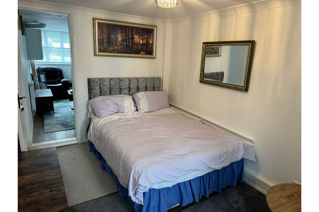 Additional image 8 of 4 bed semi-detached house for saleYork Road, Hungerford RG17