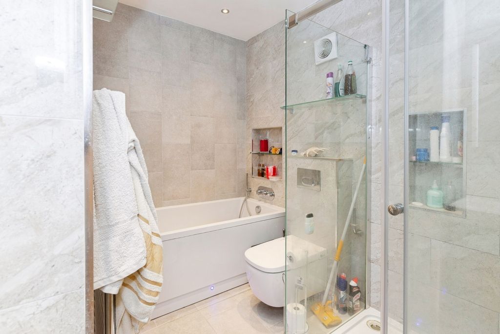 Additional image 13 of 5 bed end terrace house for saleTomswood Hill, Ilford IG6