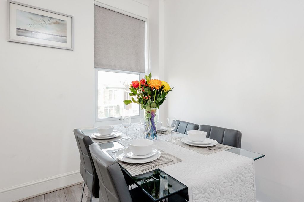Additional image 9 of 2 bed flat for saleRedcliffe Gardens, Ilford IG1